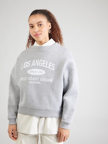 ABOUT YOU Sweatshirt 'Alexis' i grå: forside