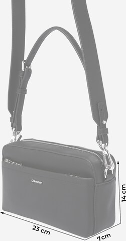 Calvin Klein Наплечная сумка 'MUST' в Черный
