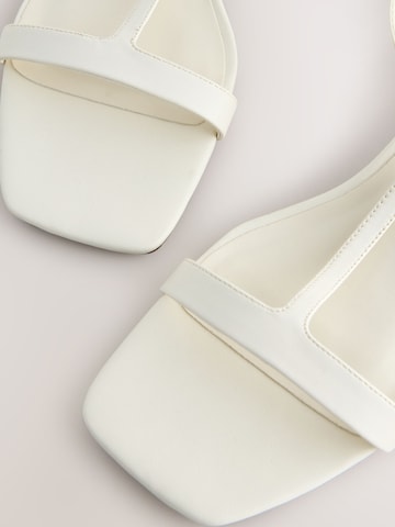 Next - Sandalias con hebilla en blanco