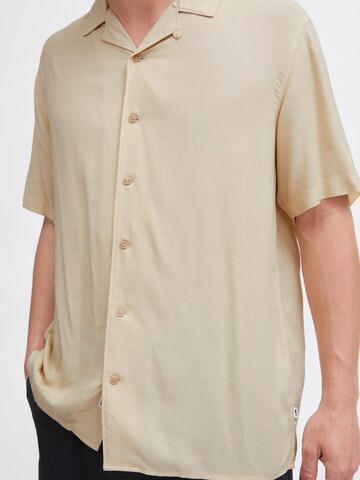 Coupe regular Chemise 'Faye' !Solid en beige