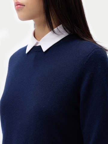 GOBI Cashmere Trui 'Women's Essential Cashmere Crewneck Sweater' in Blauw