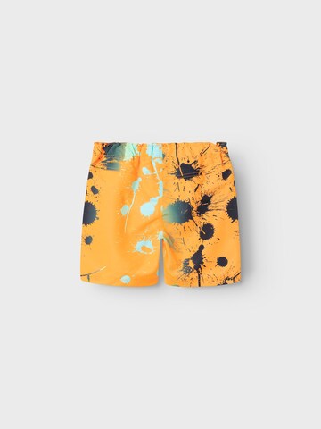 NAME IT - Bermudas 'MCGUIRE BATMAN' en naranja