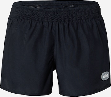 NIKE Regular Sportshorts in Schwarz: predná strana