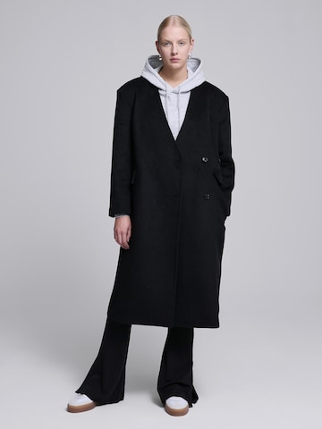 AEMMI Between-seasons coat in Black