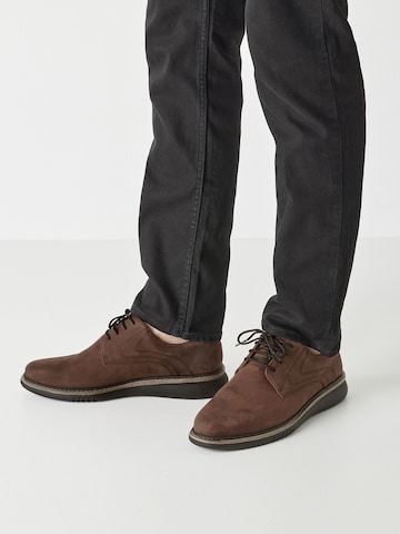 Chaussure à lacets Tamaris en marron