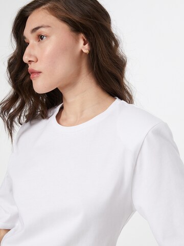 Gina Tricot - Camiseta 'Tara' en blanco