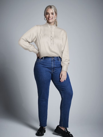 Rock Your Curves by Angelina K. Skinny Jeans in Blau