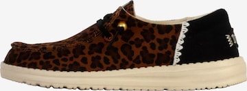 Chaussure basse HEY DUDE en marron : devant