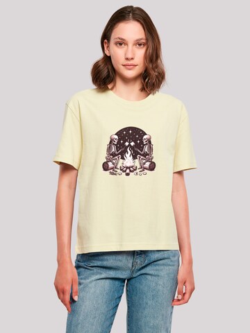 F4NT4STIC Shirt 'Skelette Lagerfeuer Marshmallow' in Geel: voorkant
