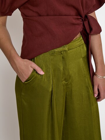 Peppercorn Wide leg Trousers 'Randy' in Green