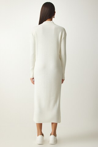 Happiness İstanbul Strikkjole i beige