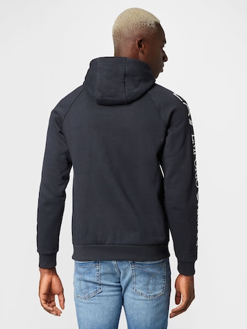 EA7 Emporio Armani Sweatshirt i blå