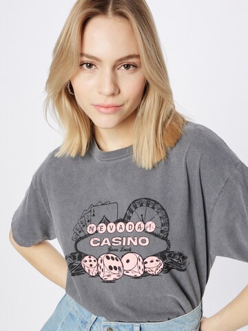 T-shirt Nasty Gal en gris