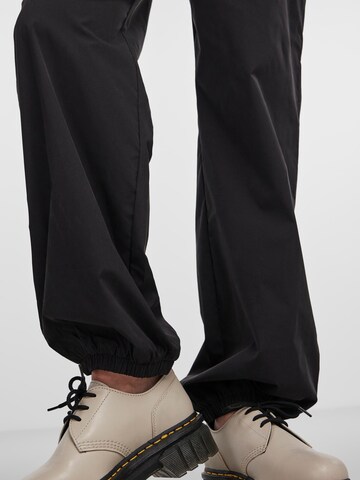 PIECES Tapered Trousers 'FRADINA' in Black