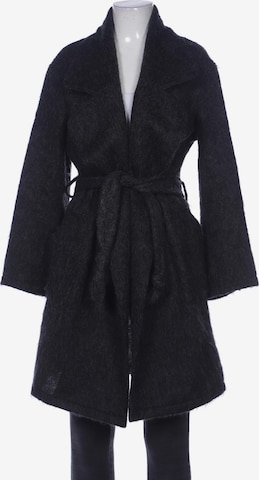 Someday Mantel S in Schwarz: Vorderseite