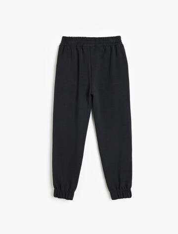 Koton Tapered Broek in Zwart