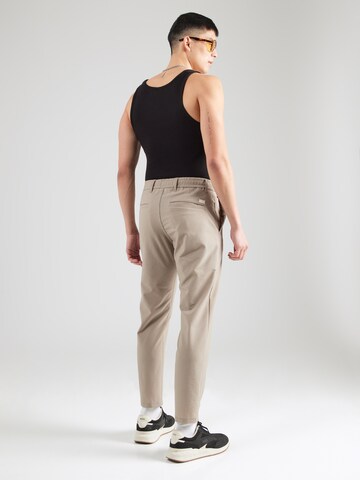 Tapered Pantaloni eleganți de la BOSS pe bej