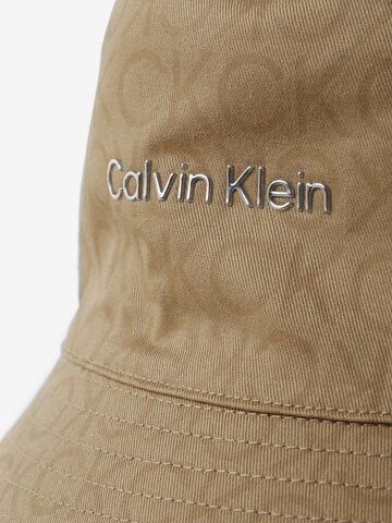 Chapeaux Calvin Klein en marron