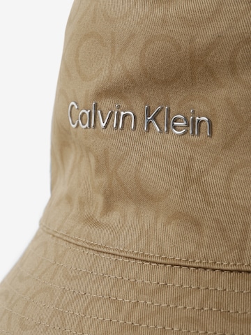 Calvin Klein Шапка с периферия в кафяво