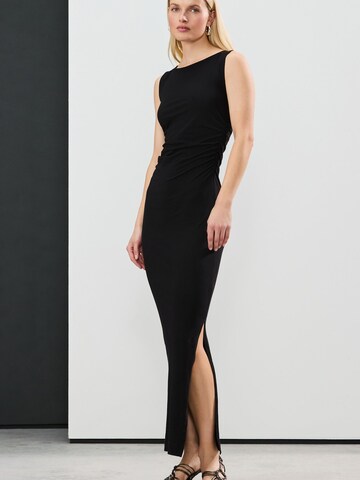 Robe Next en noir