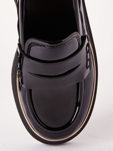 Chaussure basse Lipsy en noir