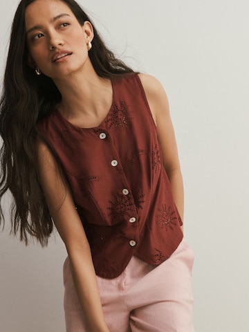 sarkans Next Uzvalka veste: no priekšpuses