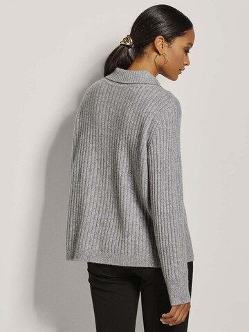 MADELEINE Strickjacke in Grau