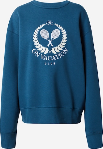 On Vacation Club Sweatshirt in Blau: predná strana