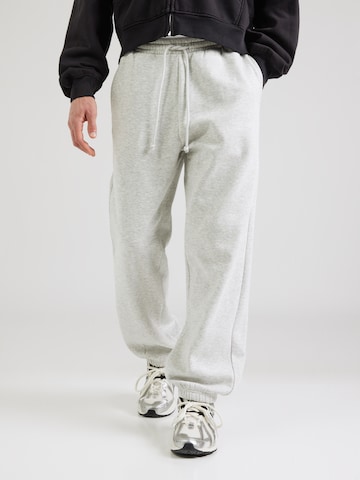 WEEKDAY Tapered Bukser 'Classic' i grå: forside