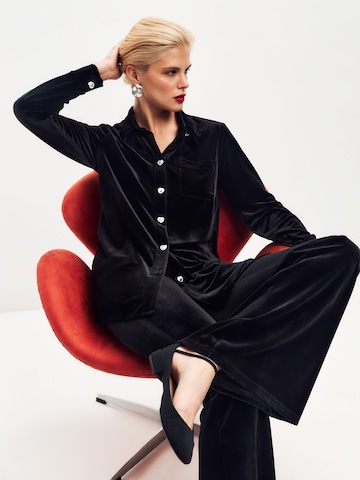 Serena Silueta Blouse 'Velvet Shirt' in Zwart