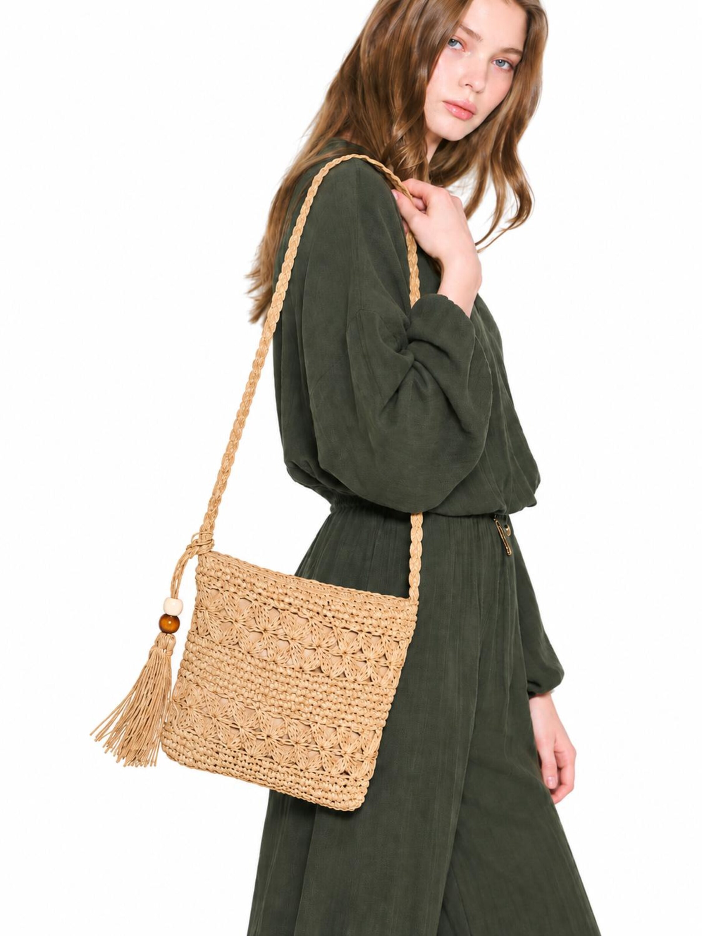 MANUKA Shoulder bag in White: front