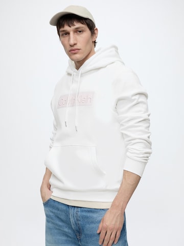 Calvin Klein Суичър в бяло