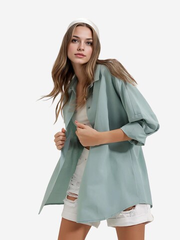 Bigdart Shirt in Green: front
