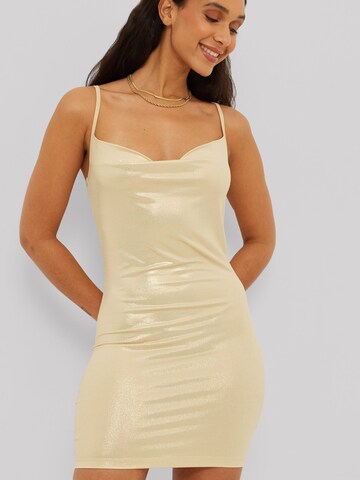 NA-KD Cocktail Dress in Beige: front