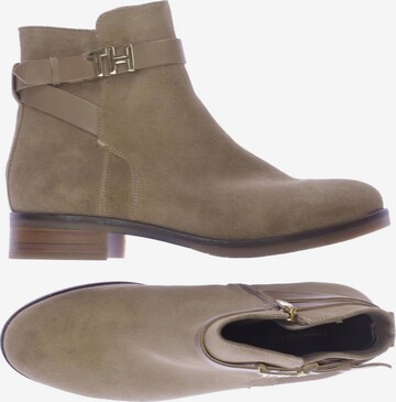 TOMMY HILFIGER Dress Boots in 39 in Beige: front