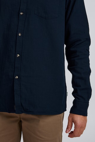 !Solid Regular fit Button Up Shirt in Blue