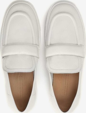 Chaussure basse Kazar Studio en blanc