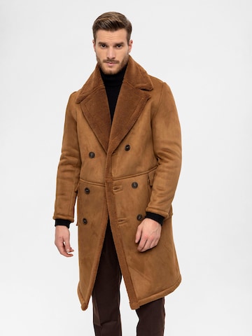 Manteau d’hiver Antioch en marron : devant