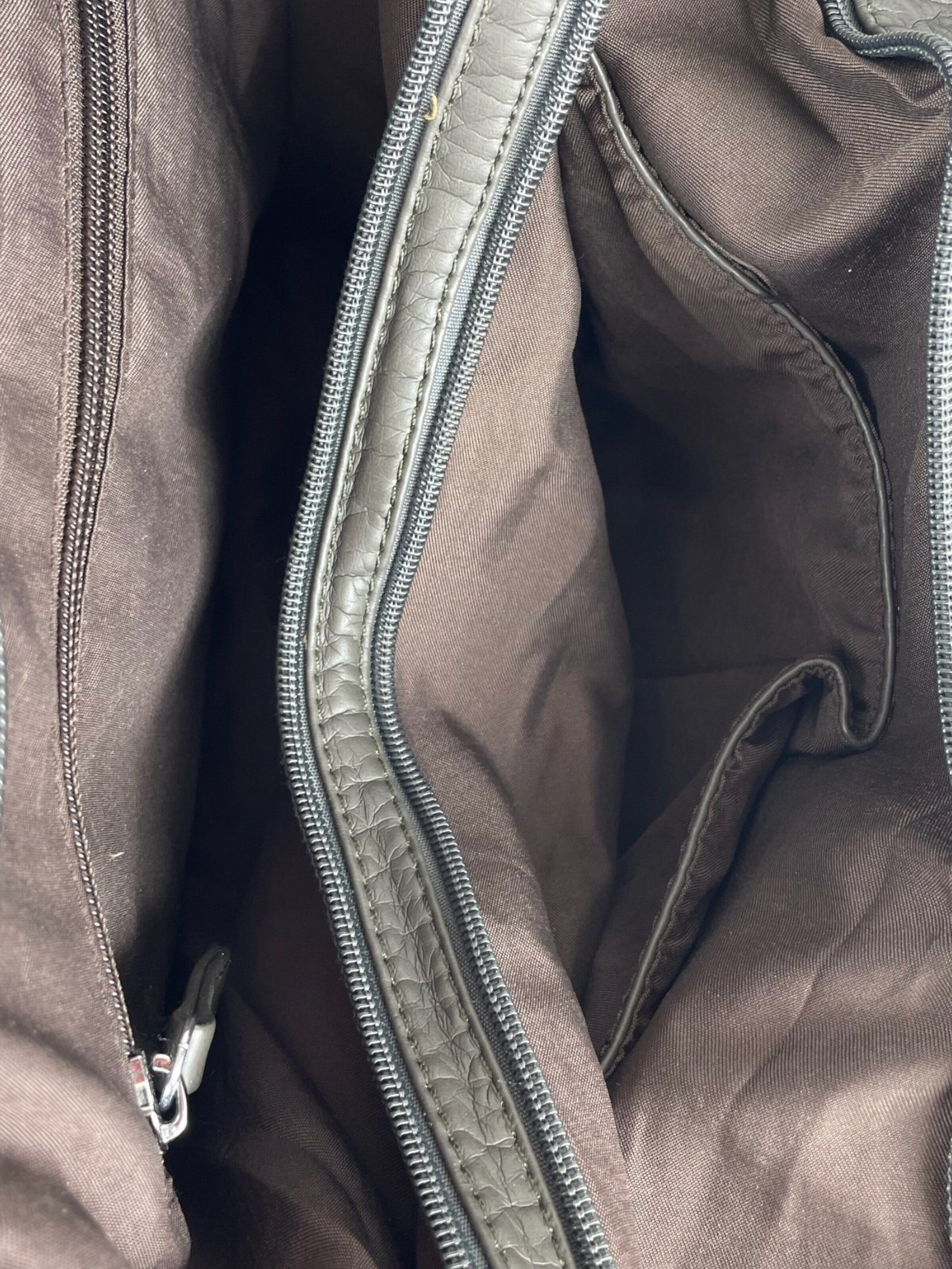 Kumixi Handbag in Grey