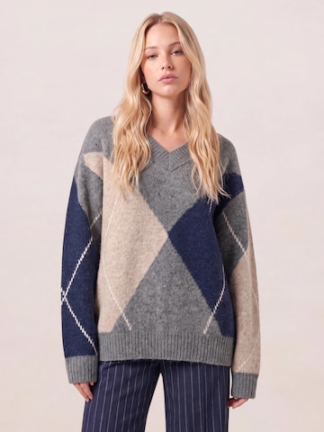 noar studios Sweater in Grey: front