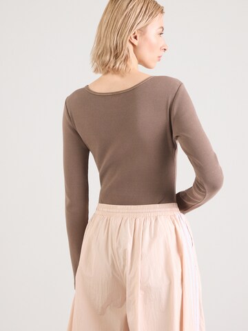 Tricou body 'Essentials' de la ADIDAS ORIGINALS pe maro