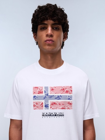 T-Shirt 'Drapeau' NAPAPIJRI en blanc