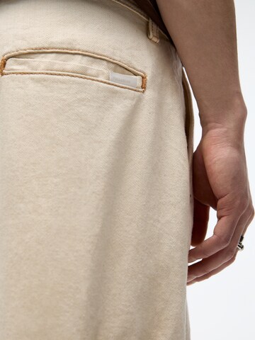 Pull&Bear Широка кройка Карго панталон в бяло