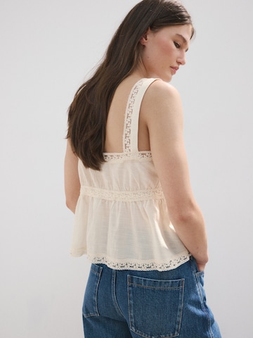 Haut 'MARABU' MANGO en beige