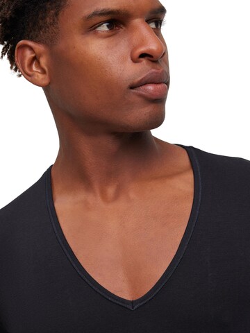FALKE Undershirt in Black