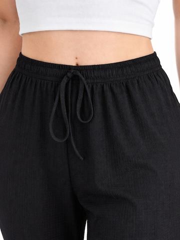 Wide Leg Pantalon 'FLORYN – Palazzohose Crinkle' fashionshowcase en noir