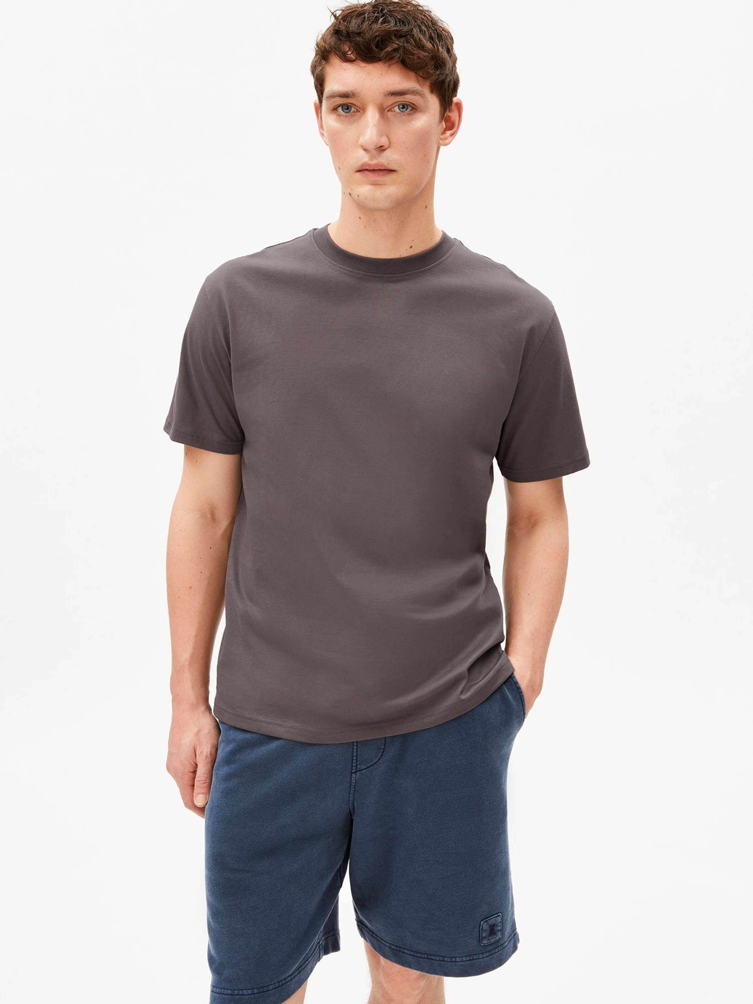 ARMEDANGELS T-Shirt MAARKOS MID WEIGHT in Grau: Vorderseite