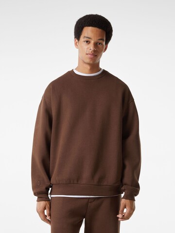 Sweat-shirt Bershka en marron : devant