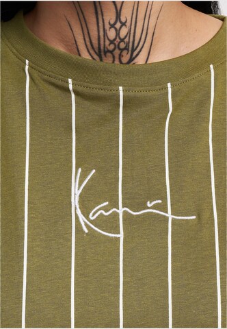 Tricou de la Karl Kani pe verde