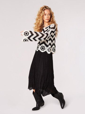 Apricot Pullover in Schwarz